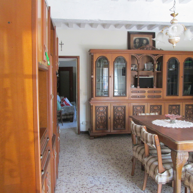 Casa di mq. 170, da ristrutturare