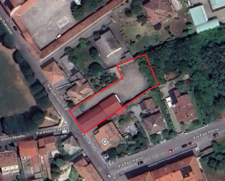 Casalmaggiore ampio negozio con parcheggio