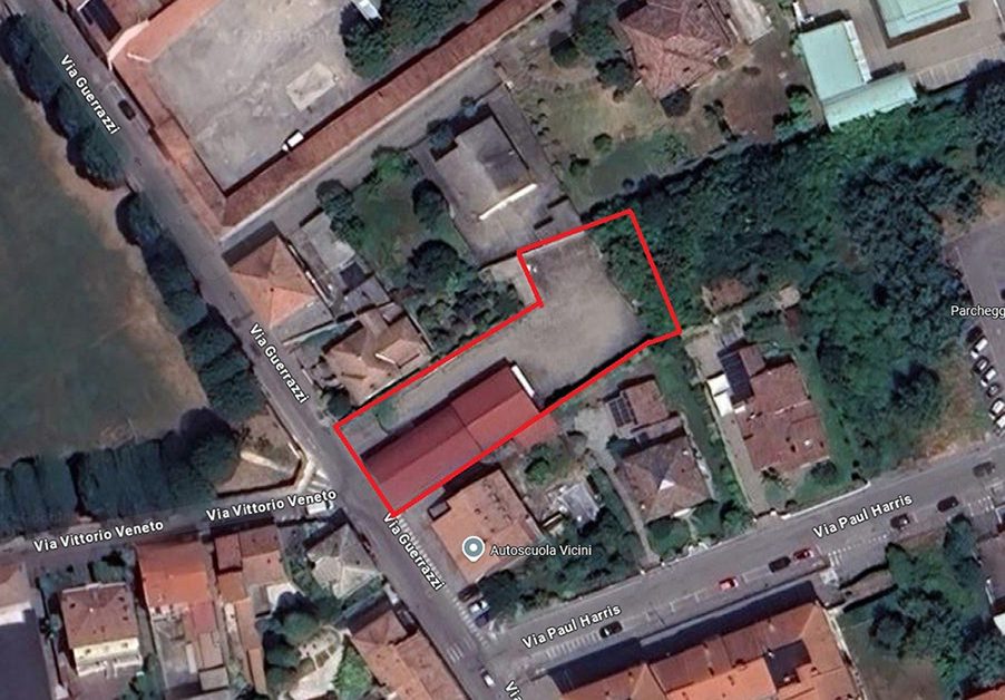 Casalmaggiore ampio negozio con parcheggio