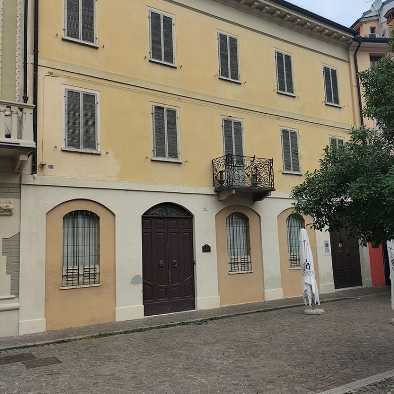 Stabile in Piazza Turati