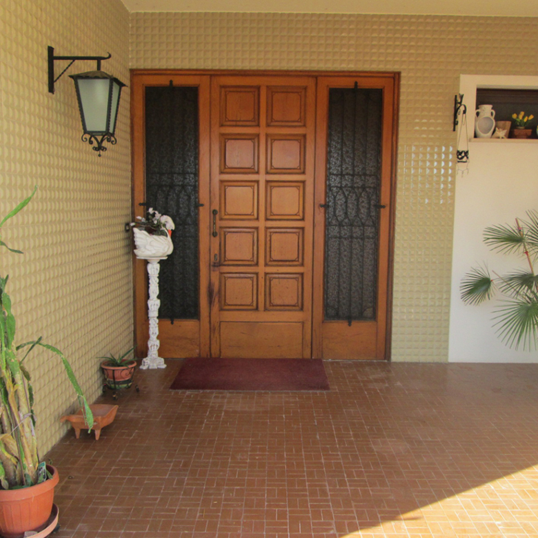 Villa con ampio giardino