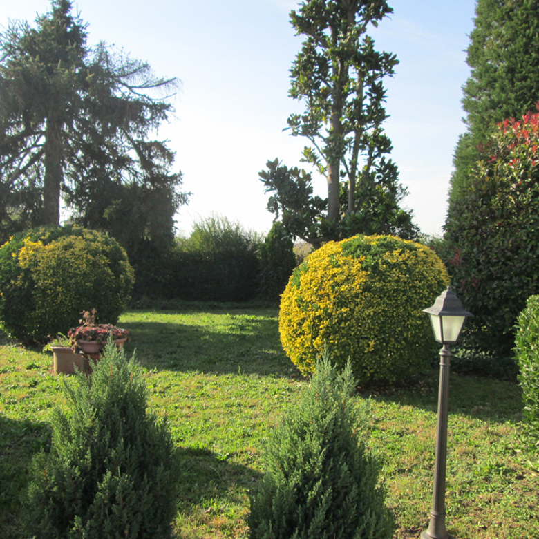 Villa con ampio giardino