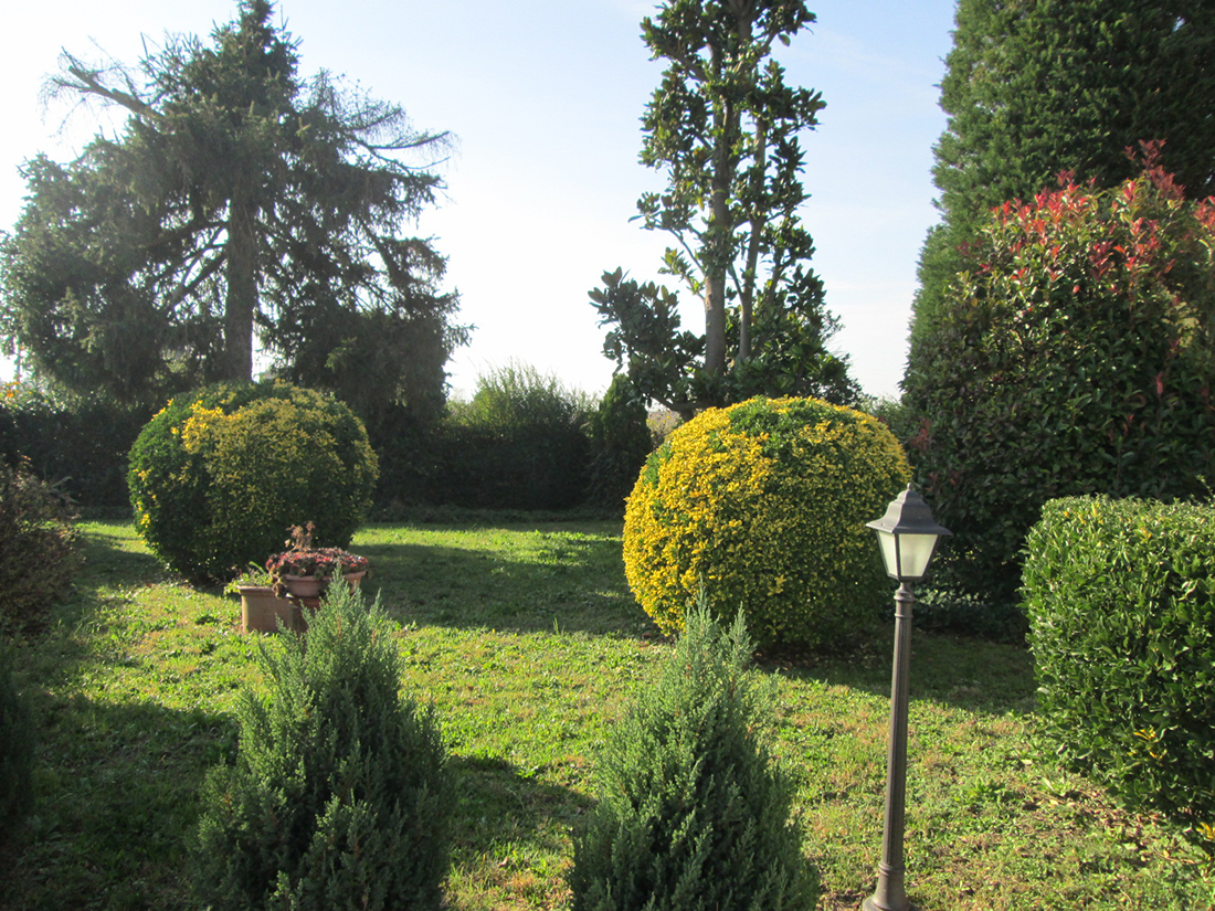 Villa con ampio giardino