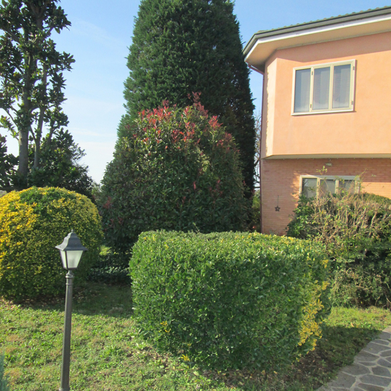 Villa con ampio giardino
