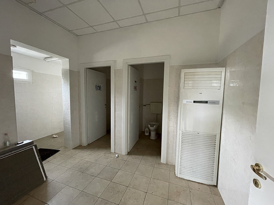 Casalmaggiore ampio negozio con parcheggio