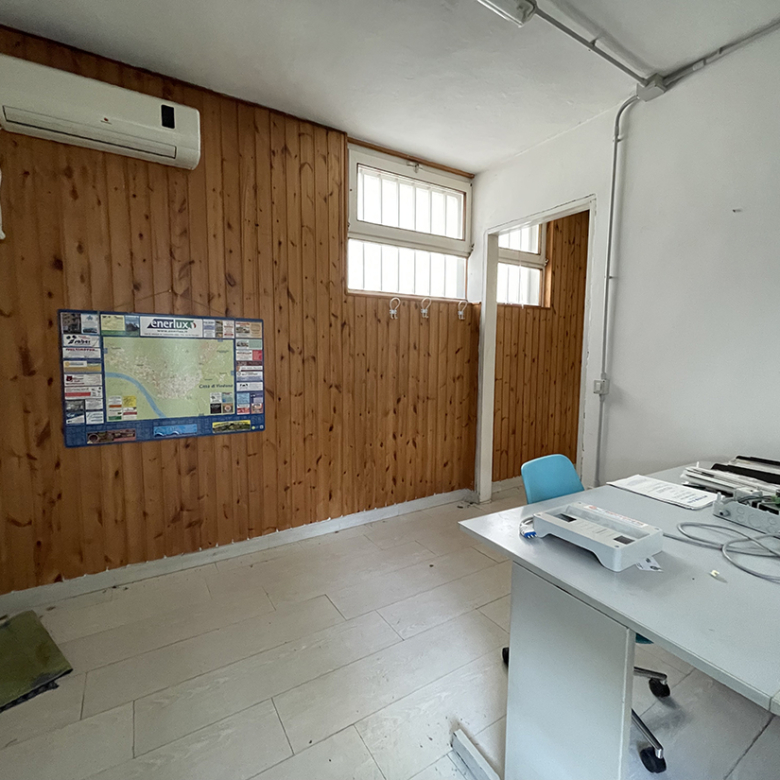Casalmaggiore ampio negozio con parcheggio