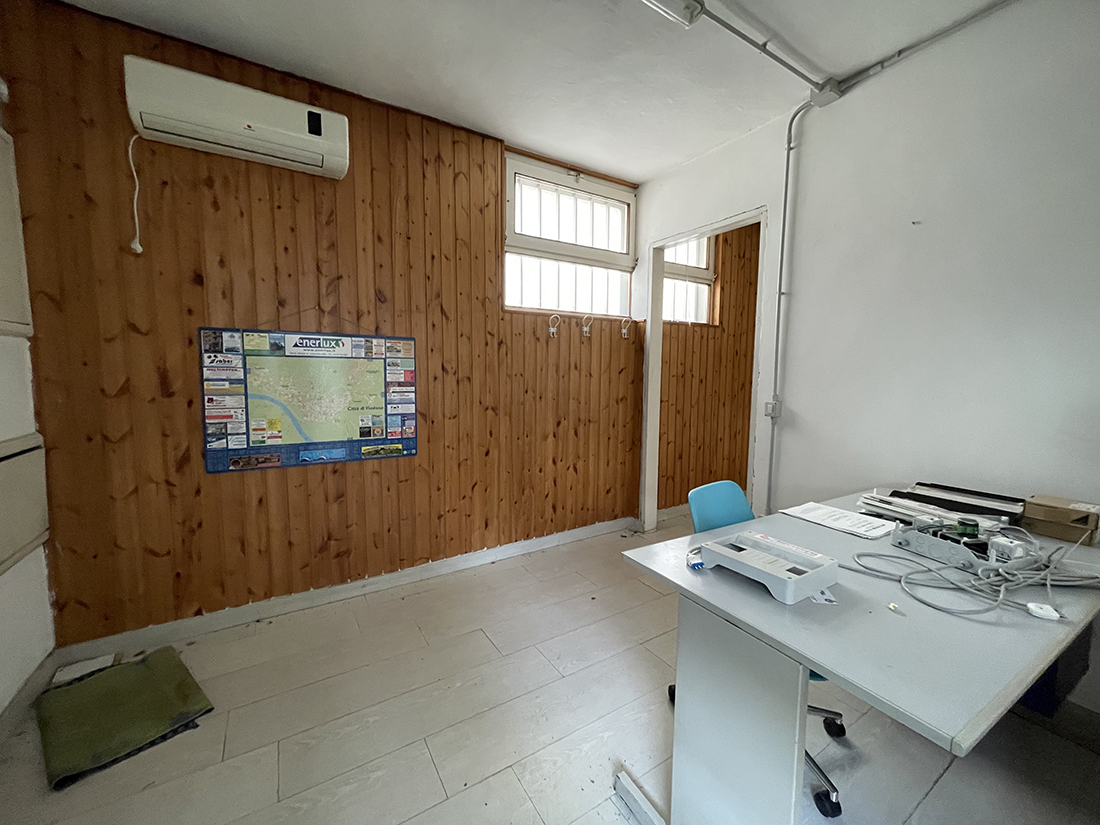 Casalmaggiore ampio negozio con parcheggio