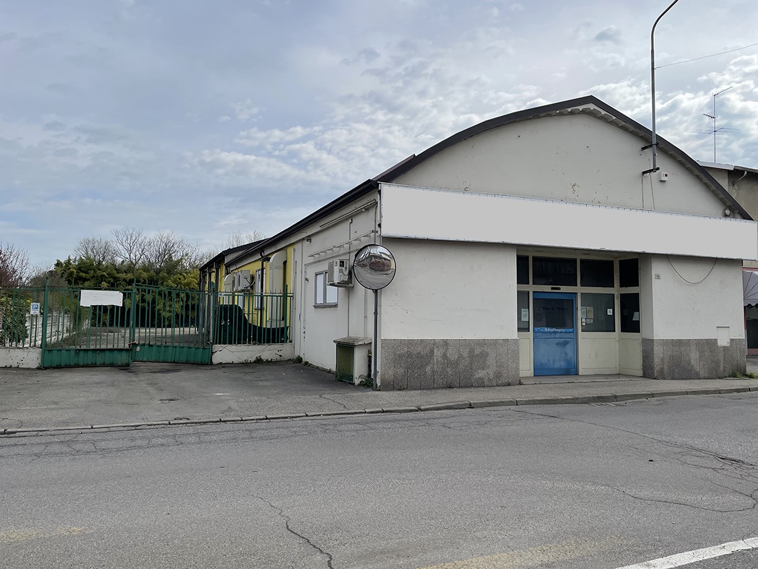 Casalmaggiore ampio negozio con parcheggio