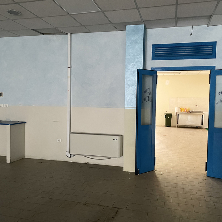 Casalmaggiore ampio negozio con parcheggio
