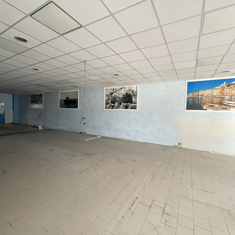 Casalmaggiore ampio negozio con parcheggio