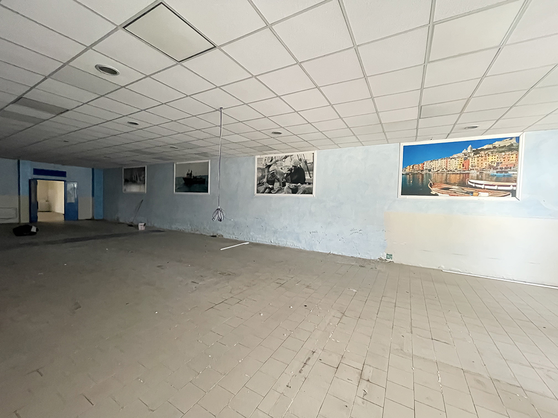 Casalmaggiore ampio negozio con parcheggio