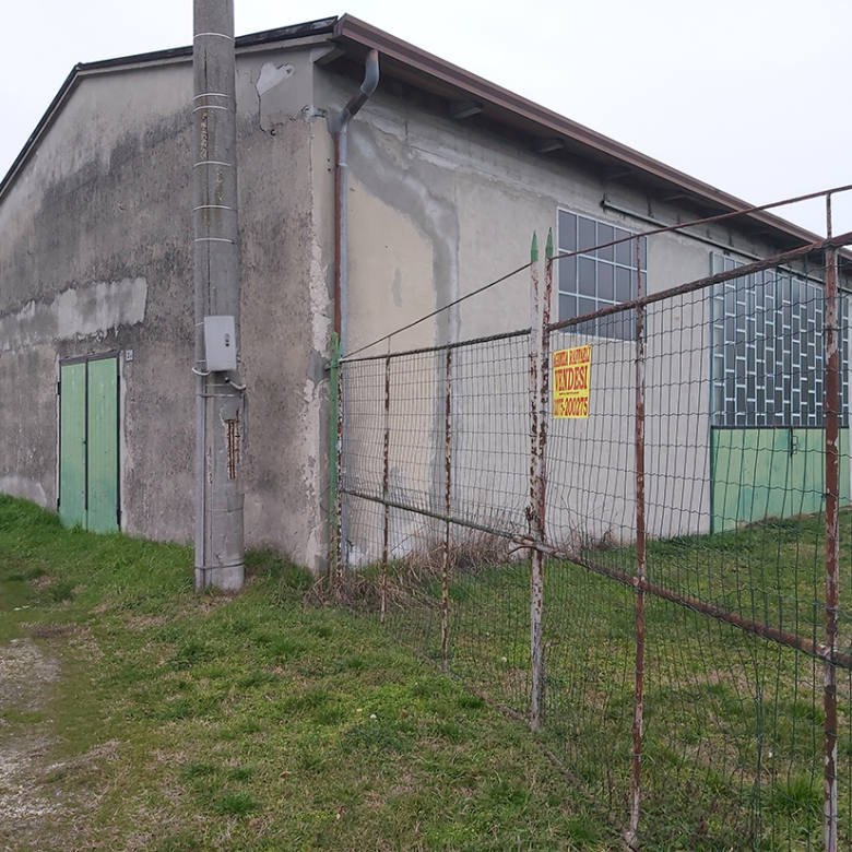 Deposito/garage in vendita