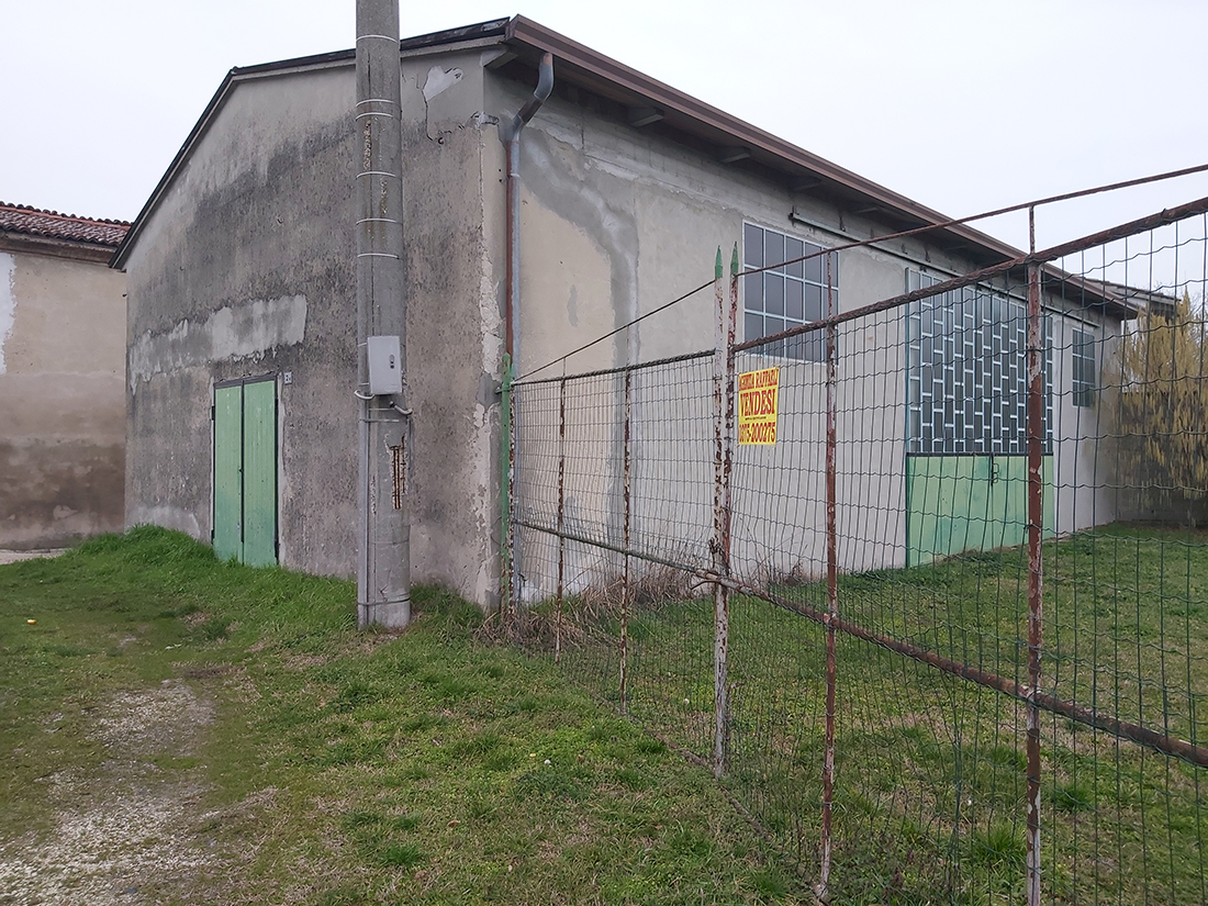 Deposito/garage in vendita
