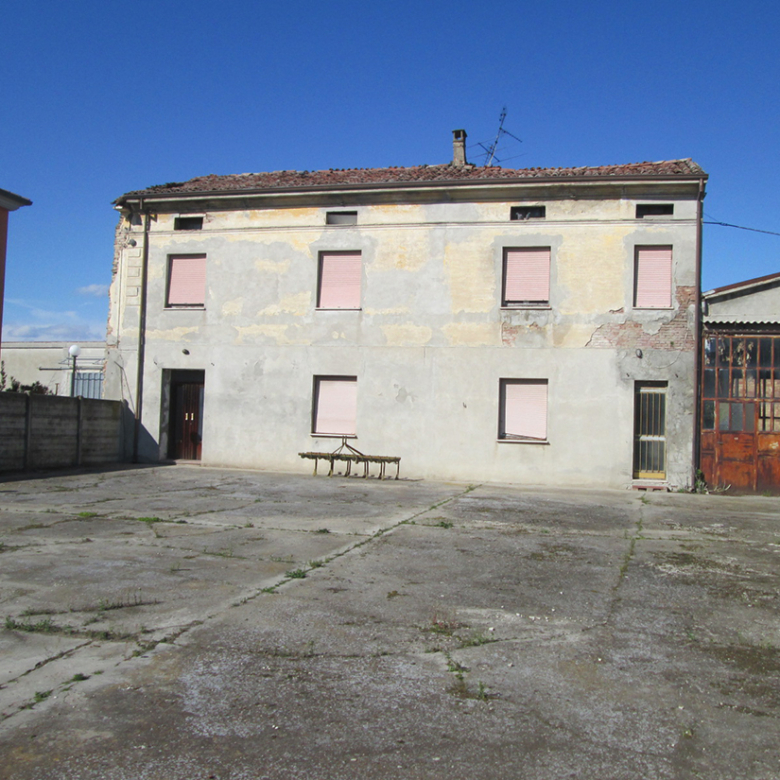 Stabile indipendente in centro paese