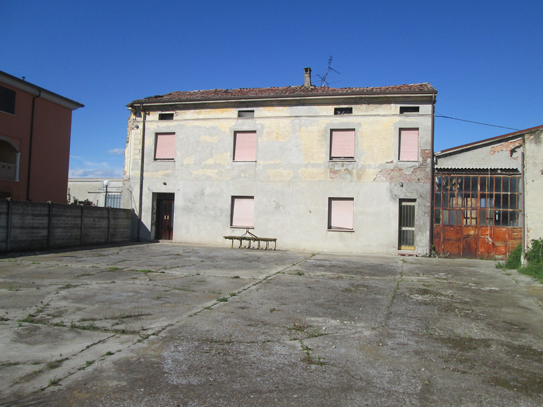 Stabile indipendente in centro paese