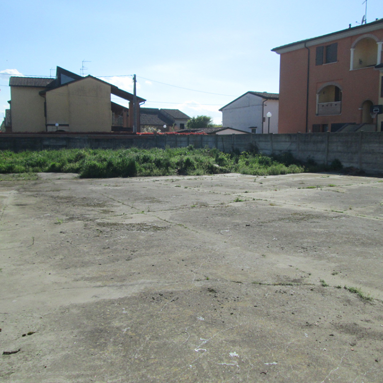 Stabile indipendente in centro paese