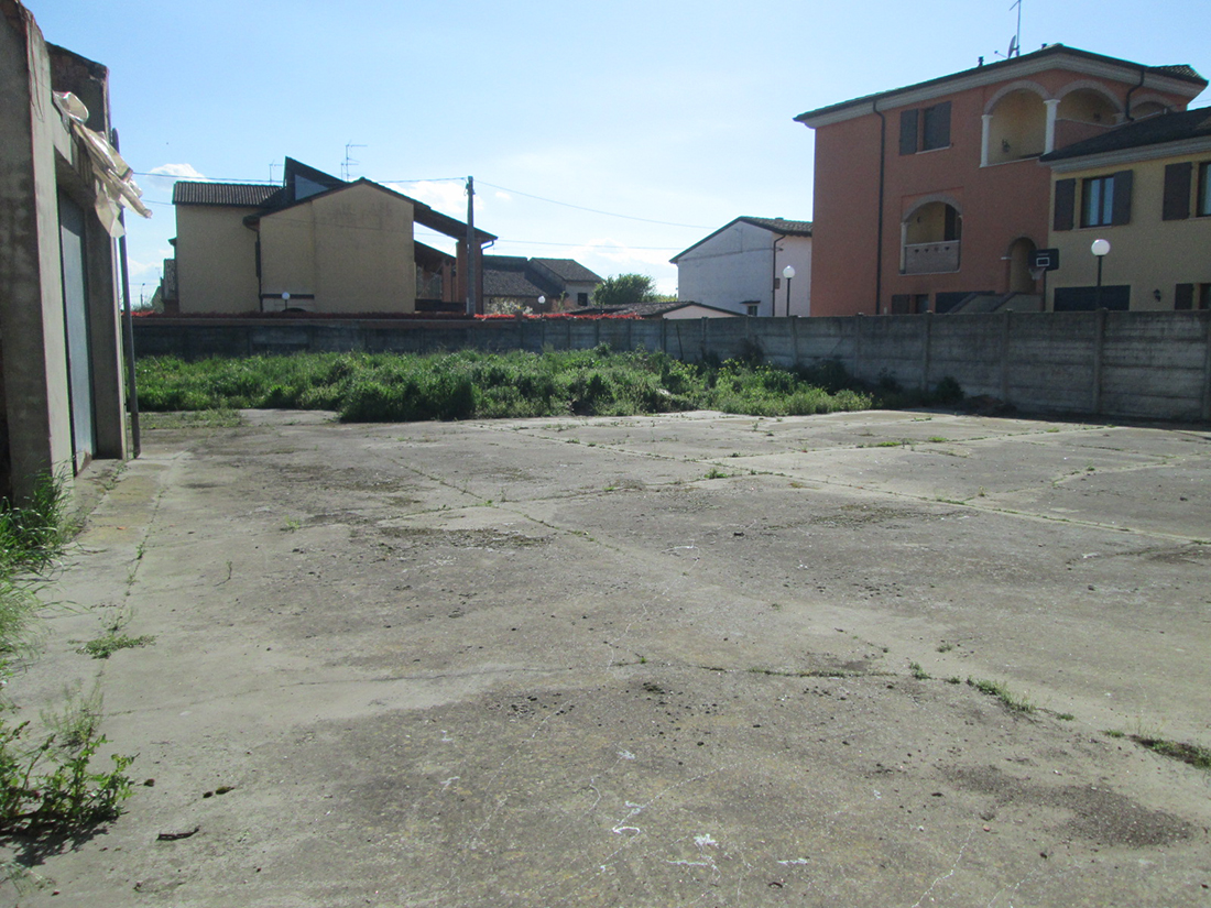 Stabile indipendente in centro paese