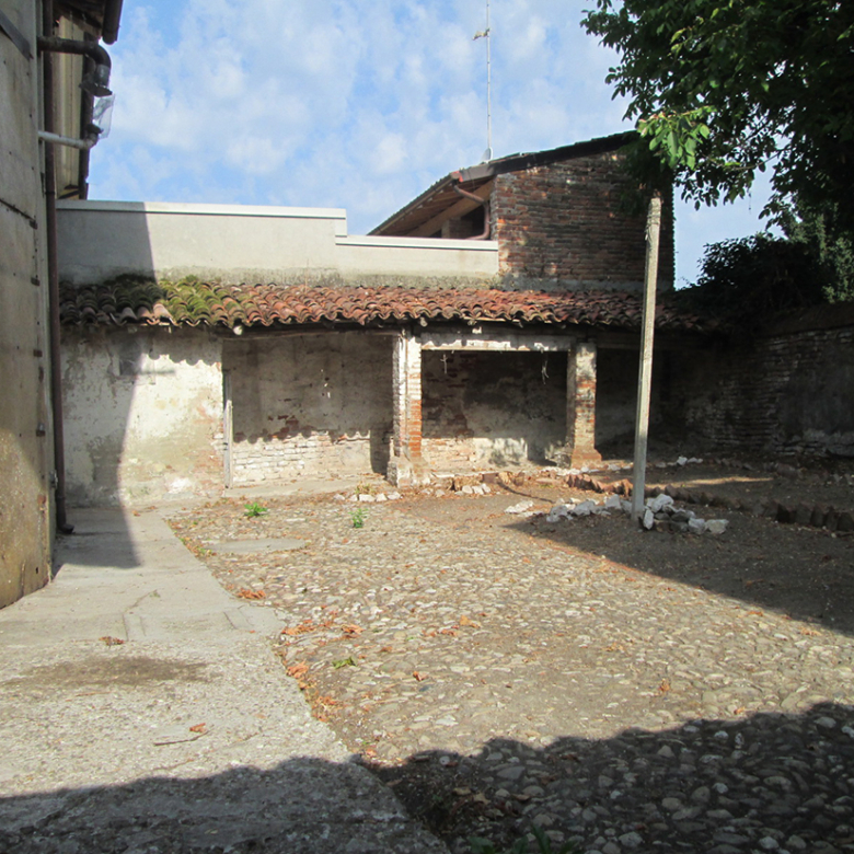 Casa con cortile esclusivo