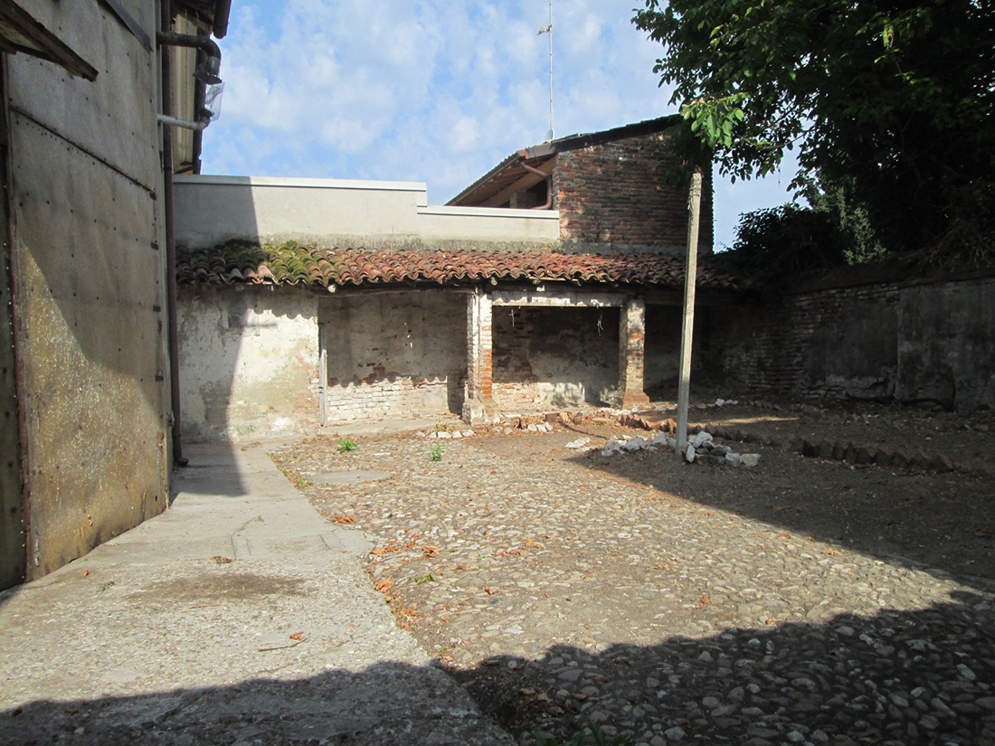 Casa con cortile esclusivo